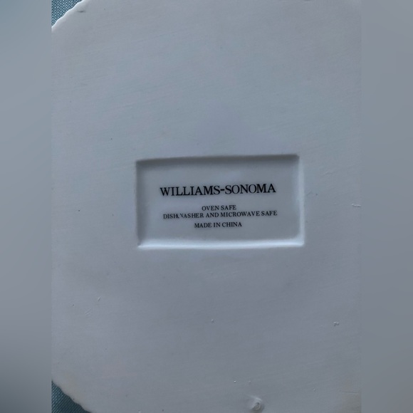 Williams Sonoma White Cupcake Dessert plates (set of four) - Picture 7 of 8